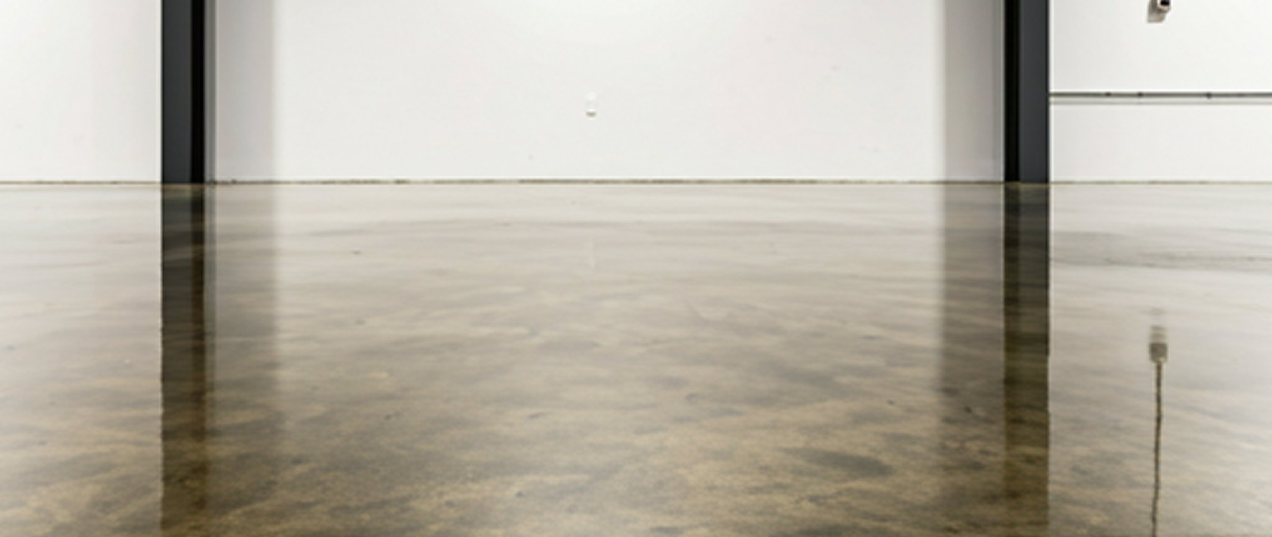 Polished epoxy floor in a commercial garage